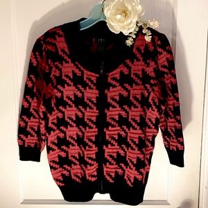 R.Q.T petite US size M houndstooth zip up sweater